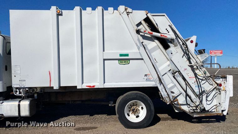 image for item KW9001 2007 Freightliner Business Class M2  refuse truck