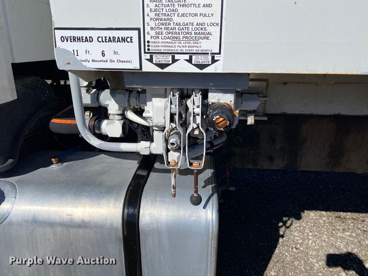 image for item KW9001 2007 Freightliner Business Class M2  refuse truck