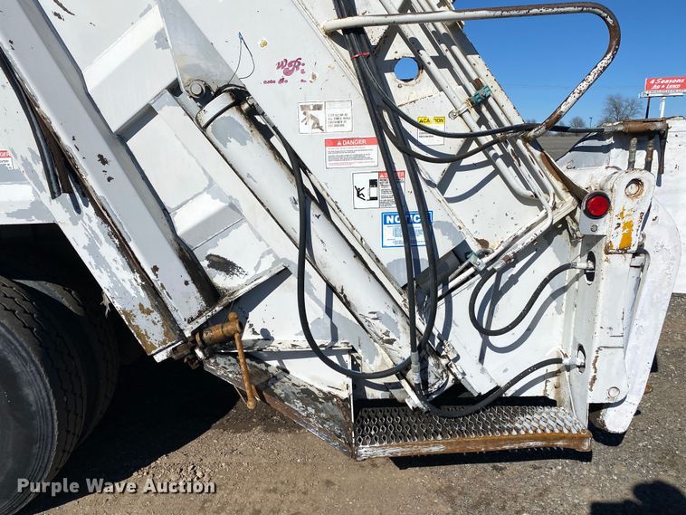 image for item KW9001 2007 Freightliner Business Class M2  refuse truck