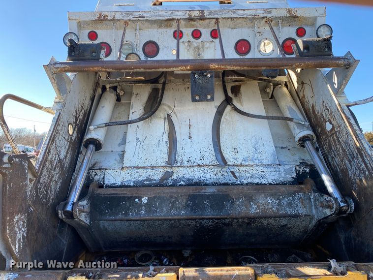 image for item KW9001 2007 Freightliner Business Class M2  refuse truck