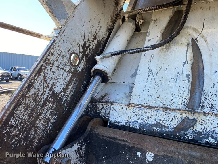 image for item KW9001 2007 Freightliner Business Class M2  refuse truck