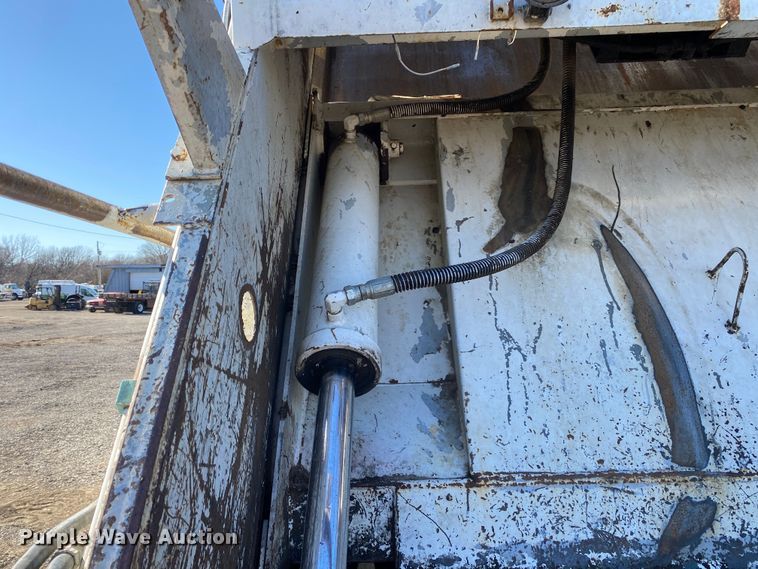 image for item KW9001 2007 Freightliner Business Class M2  refuse truck