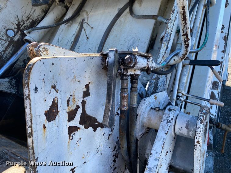 image for item KW9001 2007 Freightliner Business Class M2  refuse truck