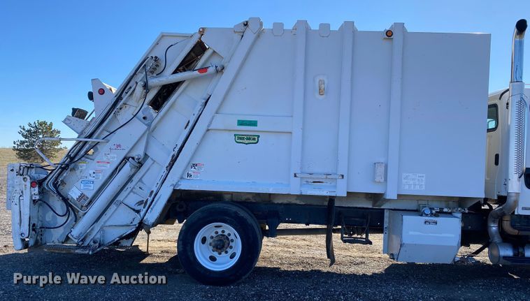 image for item KW9001 2007 Freightliner Business Class M2  refuse truck