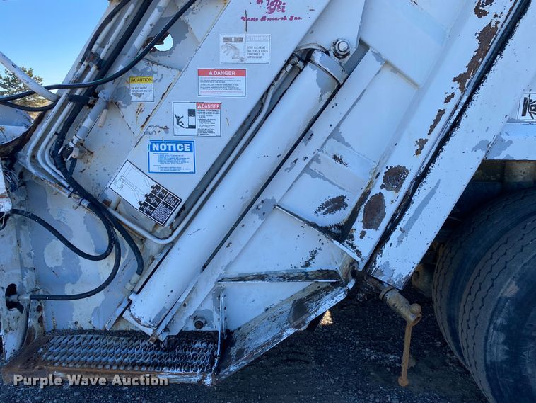 image for item KW9001 2007 Freightliner Business Class M2  refuse truck