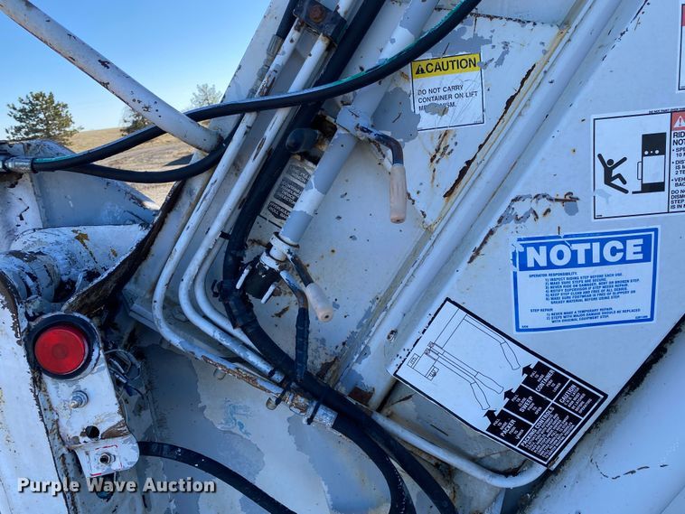 image for item KW9001 2007 Freightliner Business Class M2  refuse truck