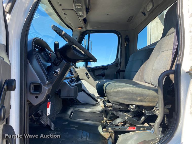 image for item KW9001 2007 Freightliner Business Class M2  refuse truck