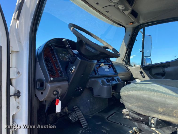 image for item KW9001 2007 Freightliner Business Class M2  refuse truck