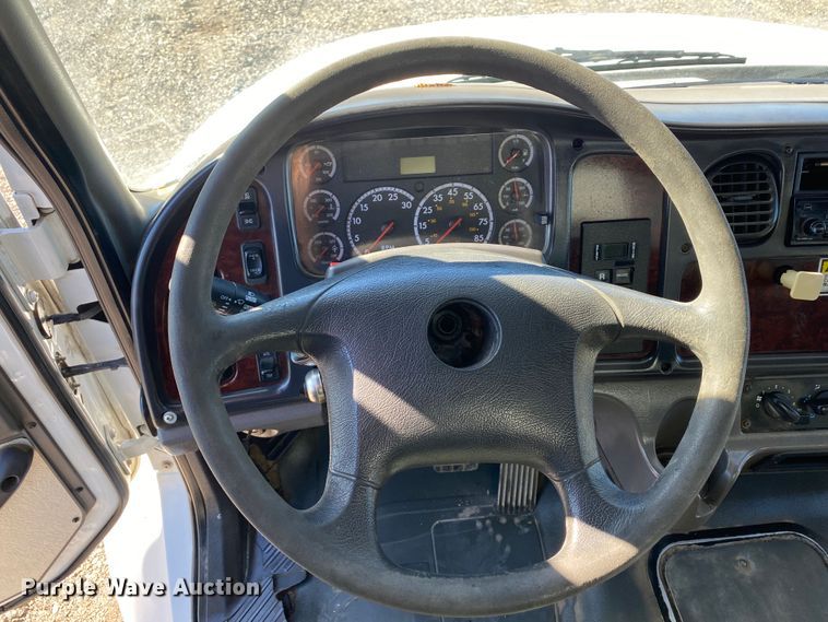 image for item KW9001 2007 Freightliner Business Class M2  refuse truck