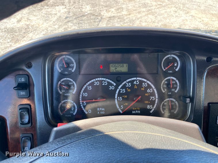 image for item KW9001 2007 Freightliner Business Class M2  refuse truck