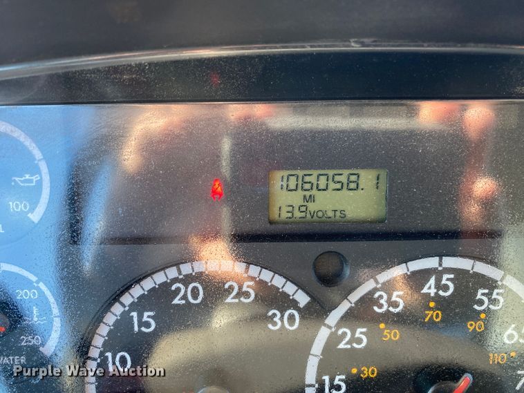 image for item KW9001 2007 Freightliner Business Class M2  refuse truck