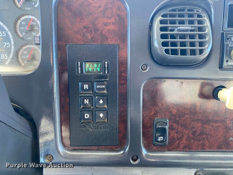 image for item KW9001 2007 Freightliner Business Class M2  refuse truck