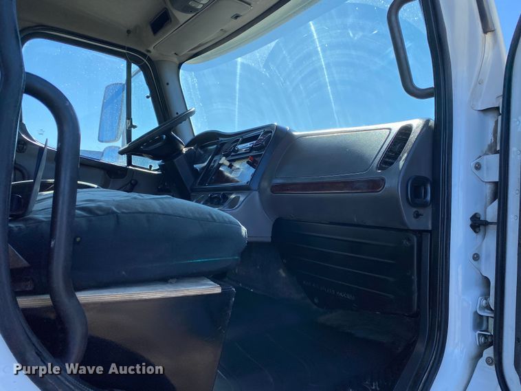 image for item KW9001 2007 Freightliner Business Class M2  refuse truck