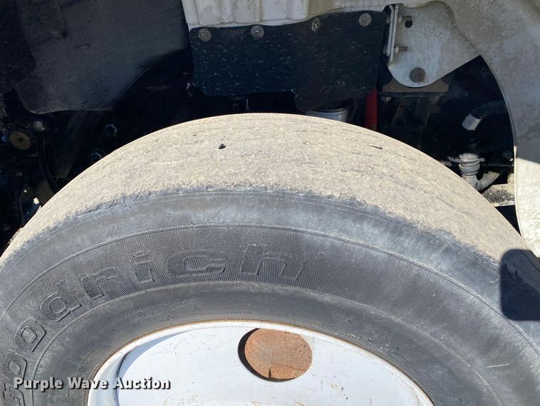 image for item KW9001 2007 Freightliner Business Class M2  refuse truck