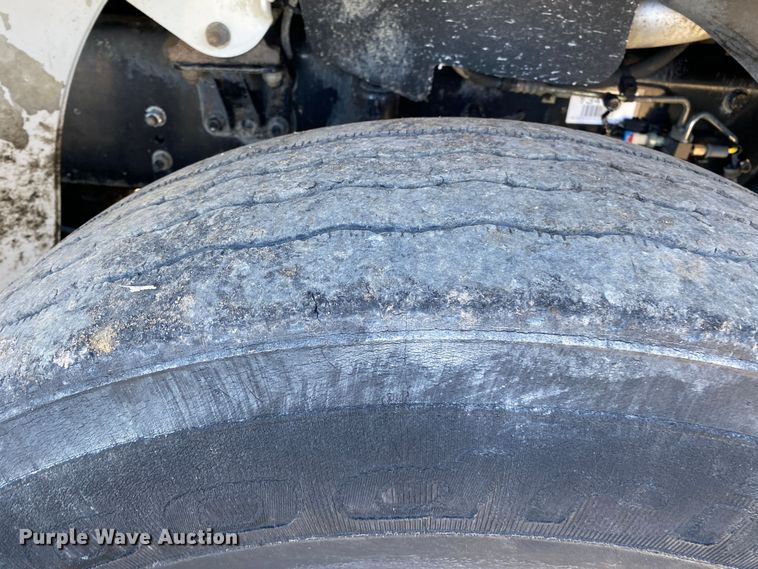 image for item KW9001 2007 Freightliner Business Class M2  refuse truck