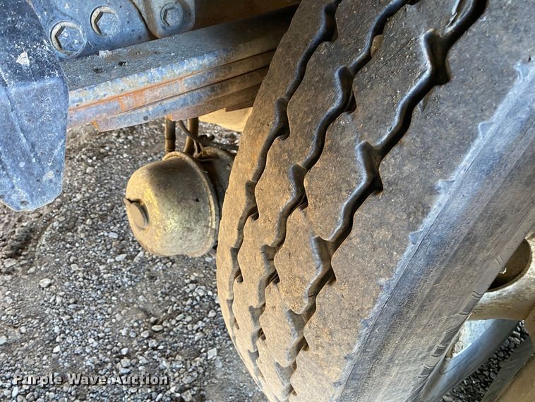 image for item KW9001 2007 Freightliner Business Class M2  refuse truck