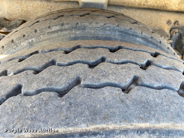 image for item KW9001 2007 Freightliner Business Class M2  refuse truck