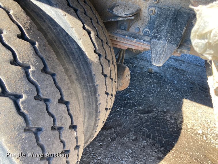 image for item KW9001 2007 Freightliner Business Class M2  refuse truck