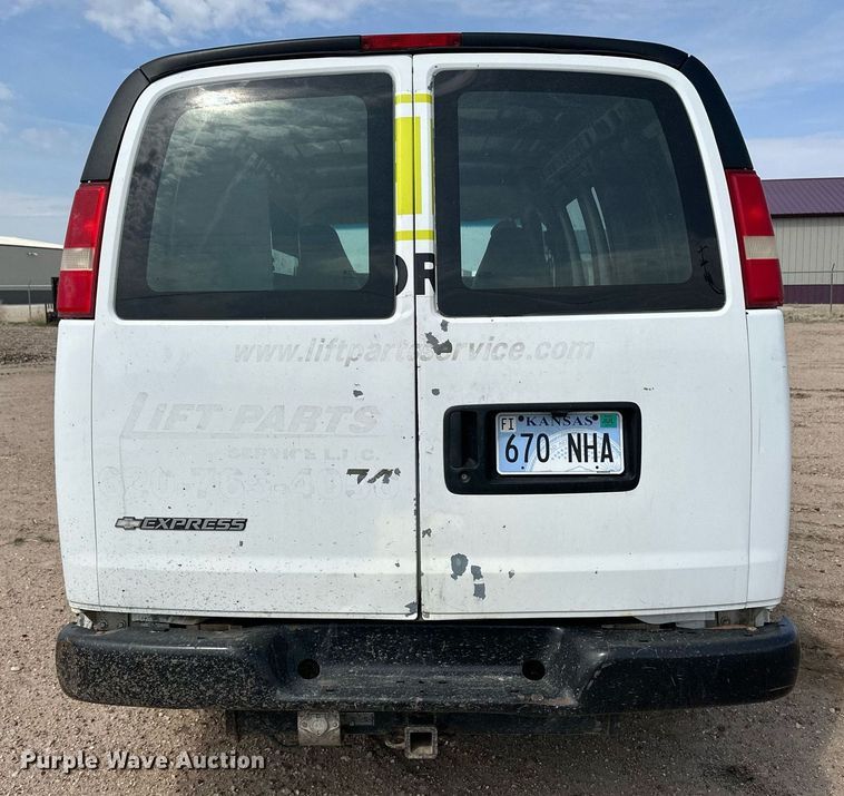 image for item KX9008 2007 Chevrolet Express 2500  van
