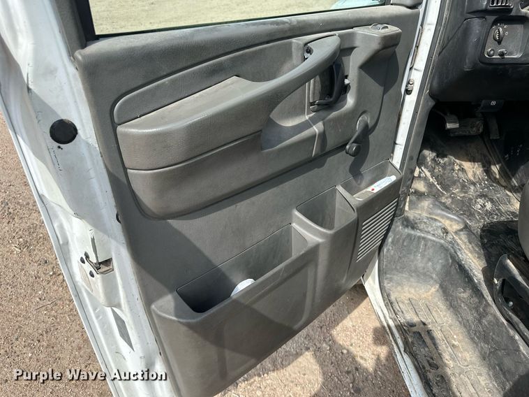 image for item KX9008 2007 Chevrolet Express 2500  van