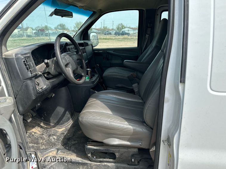 image for item KX9008 2007 Chevrolet Express 2500  van
