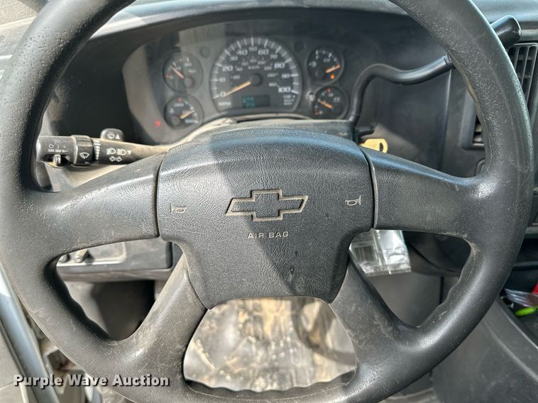 image for item KX9008 2007 Chevrolet Express 2500  van