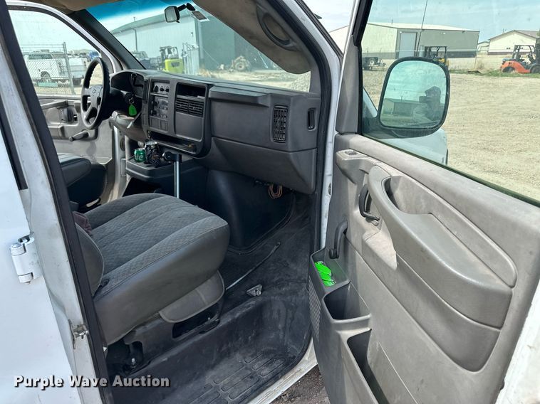 image for item KX9008 2007 Chevrolet Express 2500  van