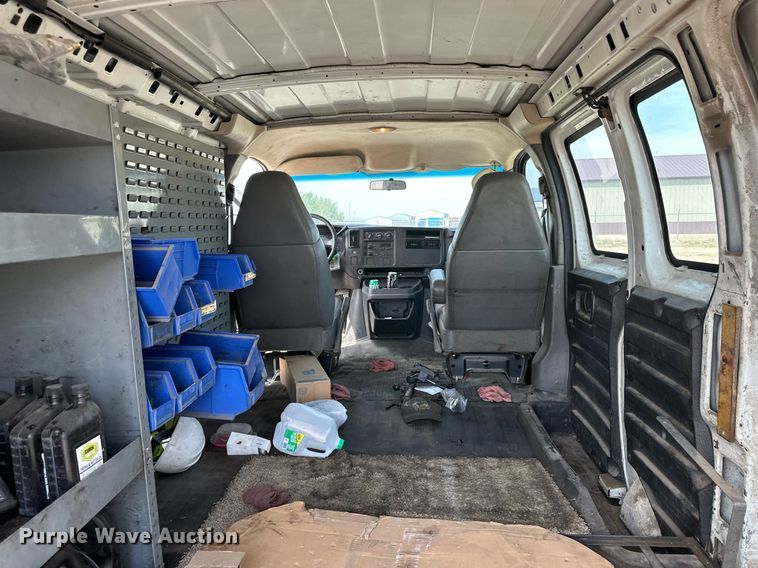 image for item KX9008 2007 Chevrolet Express 2500  van