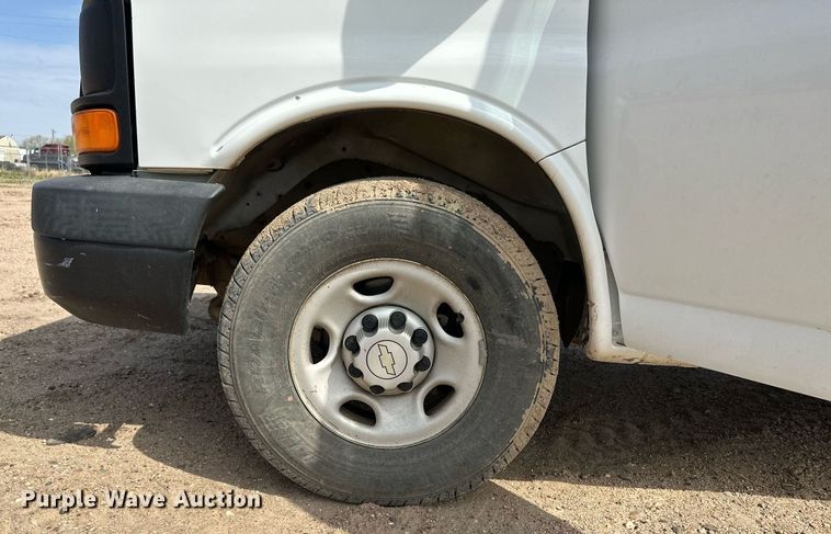 image for item KX9008 2007 Chevrolet Express 2500  van