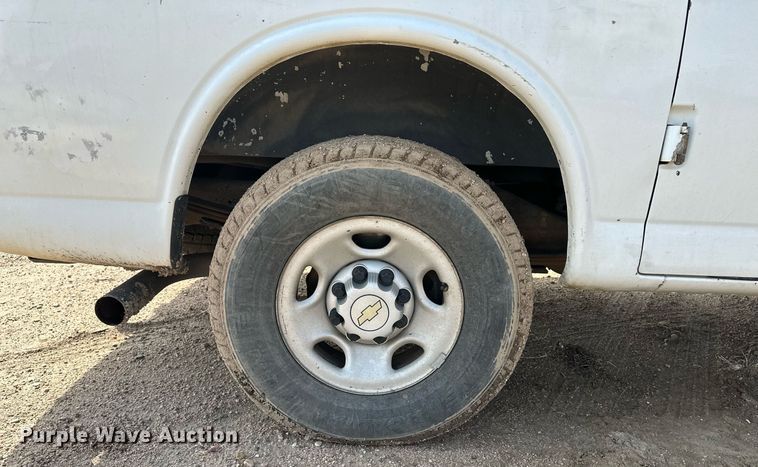 image for item KX9008 2007 Chevrolet Express 2500  van