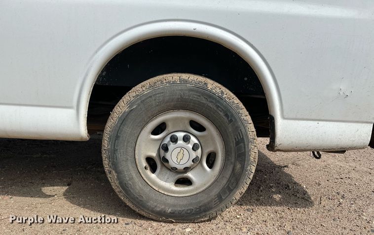 image for item KX9008 2007 Chevrolet Express 2500  van