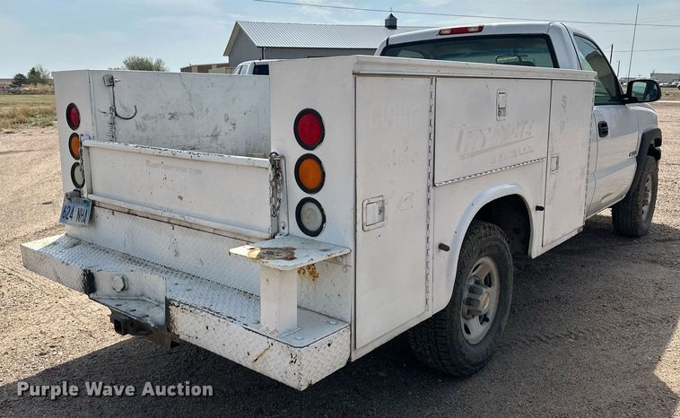 image for item KX9009 2003 Chevrolet Silverado 2500  utility bed pickup truck