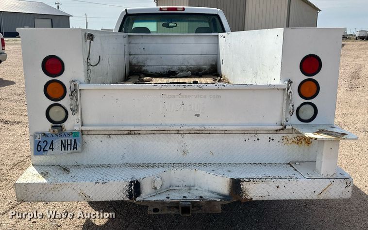 image for item KX9009 2003 Chevrolet Silverado 2500  utility bed pickup truck