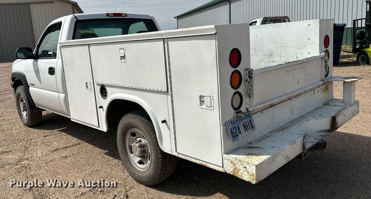 image for item KX9009 2003 Chevrolet Silverado 2500  utility bed pickup truck