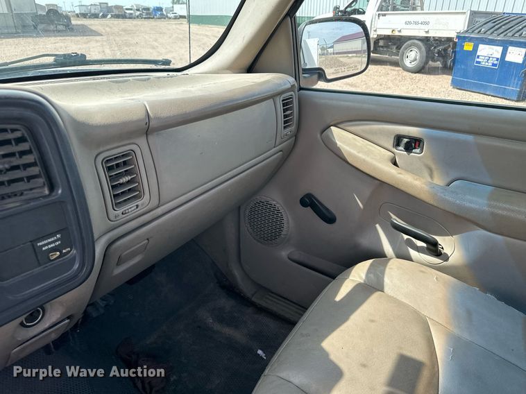 image for item KX9009 2003 Chevrolet Silverado 2500  utility bed pickup truck