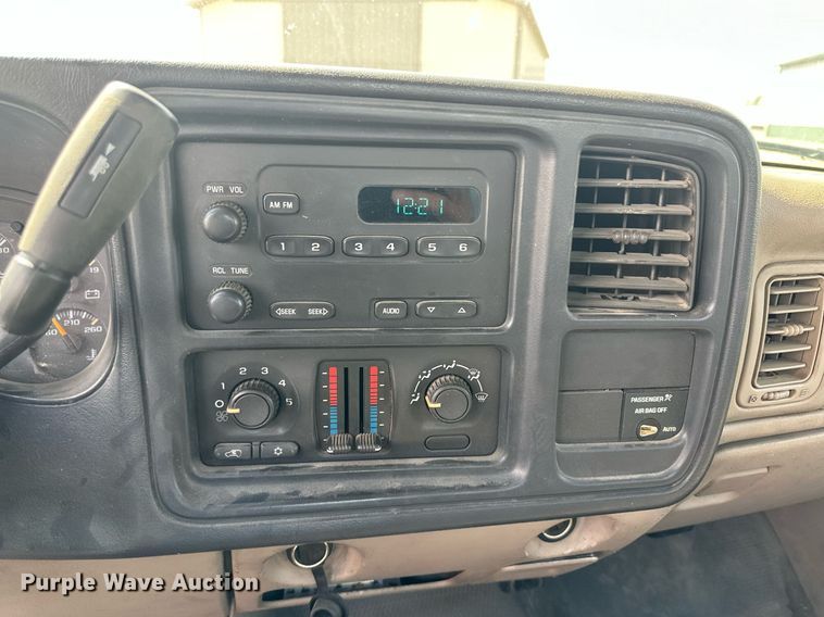 image for item KX9009 2003 Chevrolet Silverado 2500  utility bed pickup truck