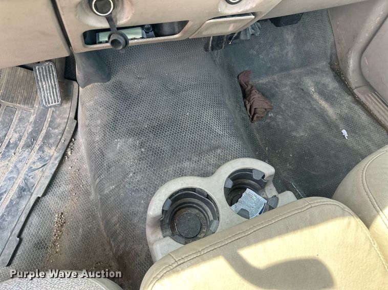 image for item KX9009 2003 Chevrolet Silverado 2500  utility bed pickup truck