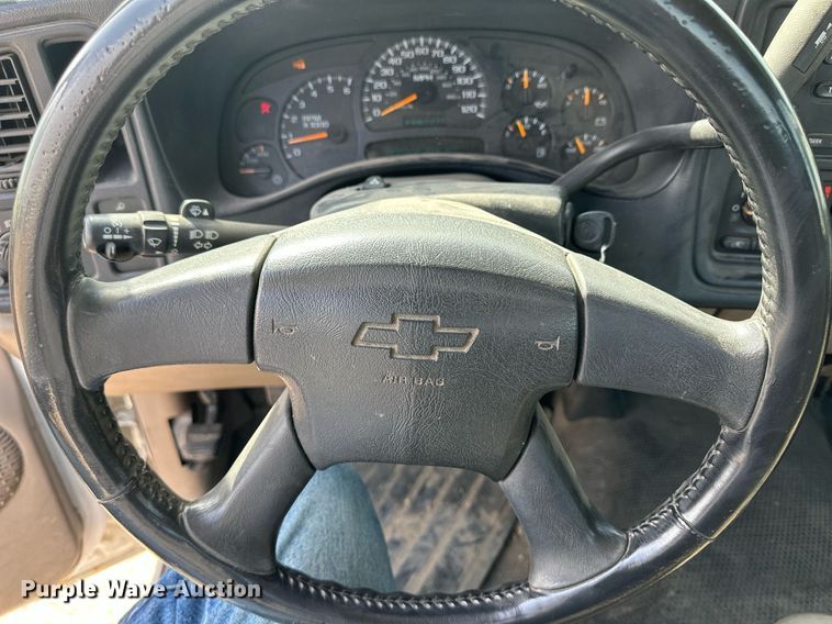 image for item KX9009 2003 Chevrolet Silverado 2500  utility bed pickup truck