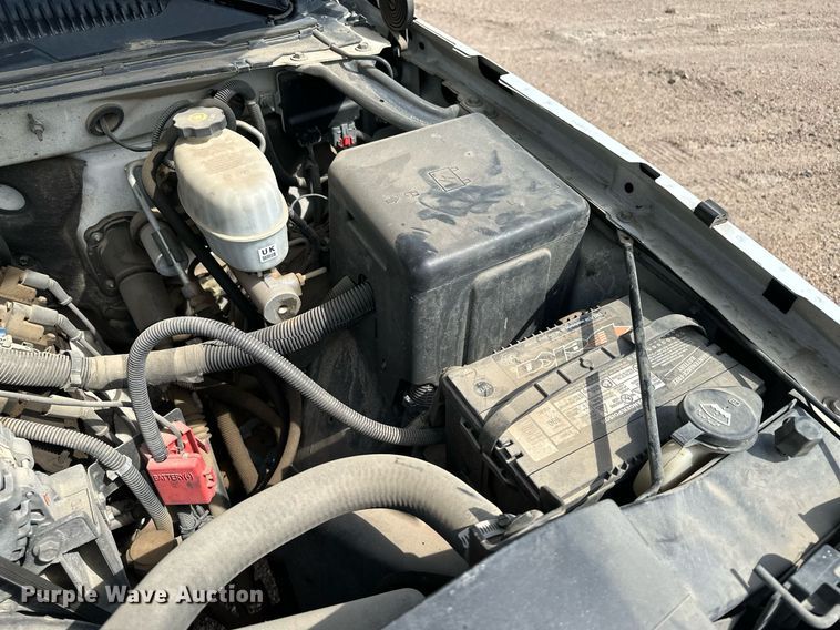 image for item KX9009 2003 Chevrolet Silverado 2500  utility bed pickup truck