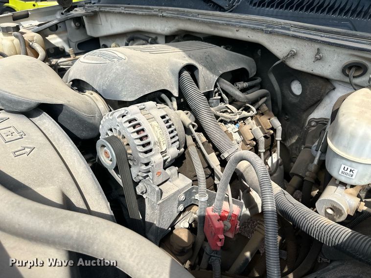 image for item KX9009 2003 Chevrolet Silverado 2500  utility bed pickup truck