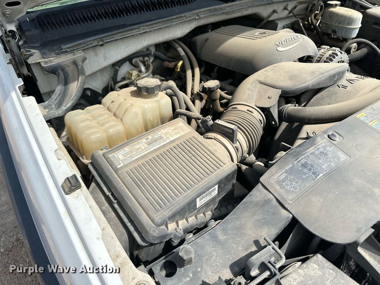 image for item KX9009 2003 Chevrolet Silverado 2500  utility bed pickup truck