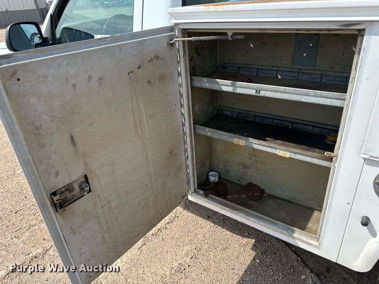 image for item KX9009 2003 Chevrolet Silverado 2500  utility bed pickup truck