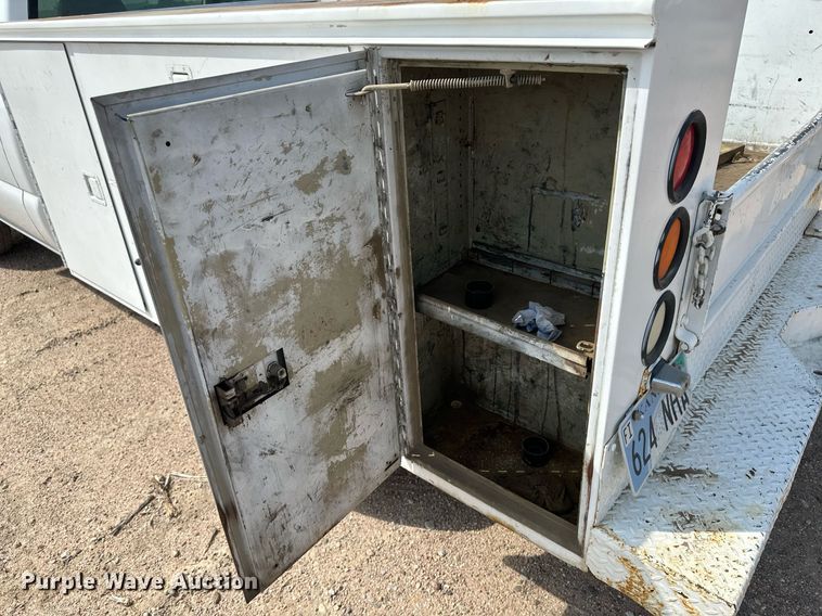 image for item KX9009 2003 Chevrolet Silverado 2500  utility bed pickup truck