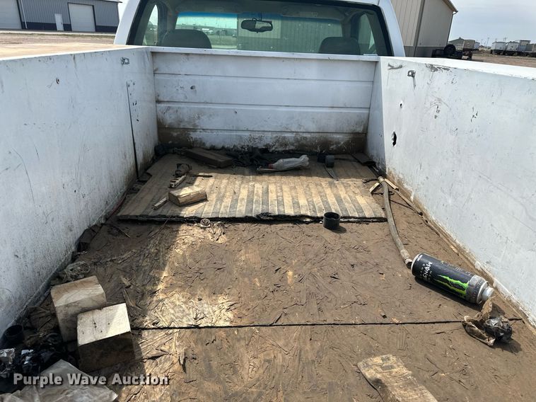 image for item KX9009 2003 Chevrolet Silverado 2500  utility bed pickup truck