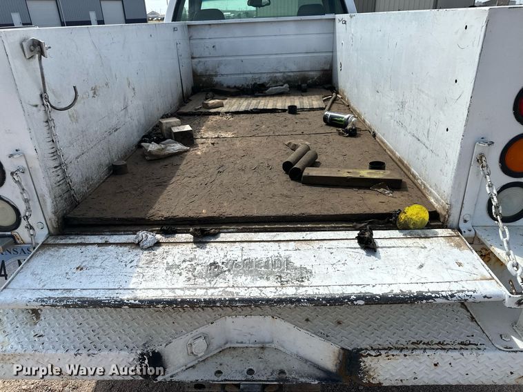 image for item KX9009 2003 Chevrolet Silverado 2500  utility bed pickup truck