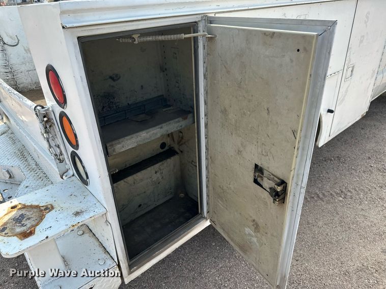 image for item KX9009 2003 Chevrolet Silverado 2500  utility bed pickup truck