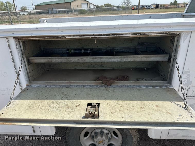 image for item KX9009 2003 Chevrolet Silverado 2500  utility bed pickup truck