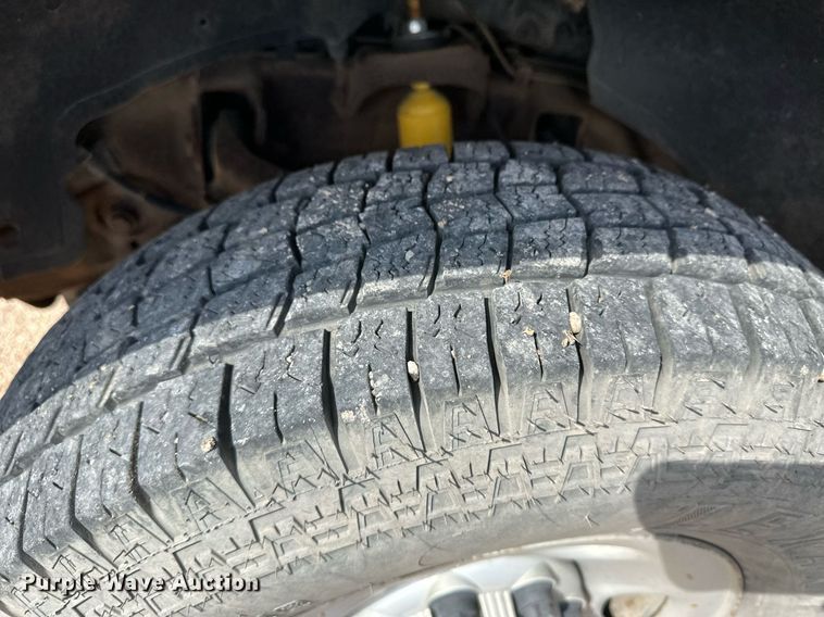 image for item KX9009 2003 Chevrolet Silverado 2500  utility bed pickup truck