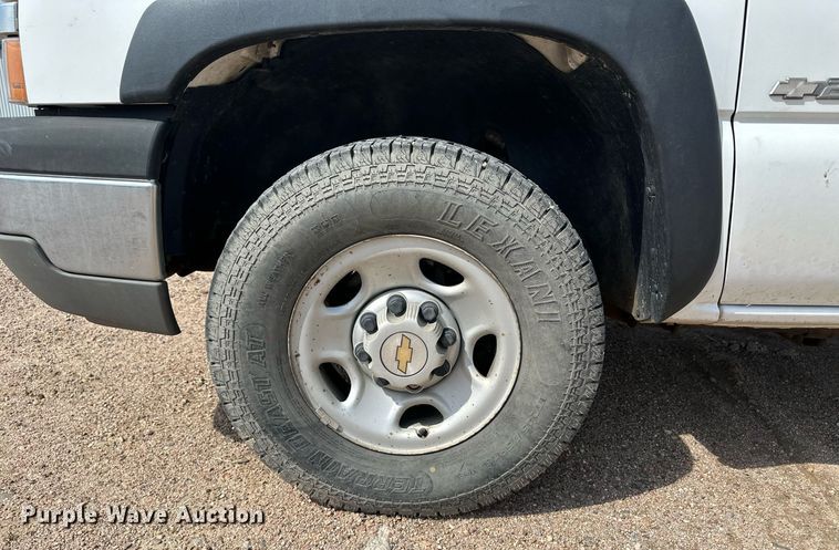 image for item KX9009 2003 Chevrolet Silverado 2500  utility bed pickup truck