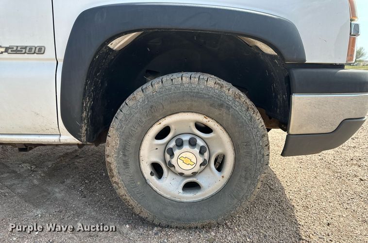 image for item KX9009 2003 Chevrolet Silverado 2500  utility bed pickup truck